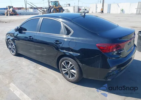 2024 Kia Forte Lxs z USA, uszkodzony, nr VIN 3KPF24AD8RE772411